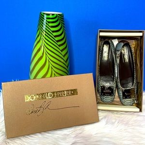 {Donald J. Pliner} Authentic Italian Leather Designer Flats